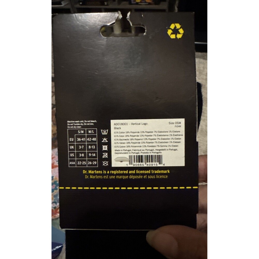 Dr. Martens Airwair Vertical Logo S/M (3-8) Crew Socks Black Yellow AD018001 NEW - Picture 3 of 3